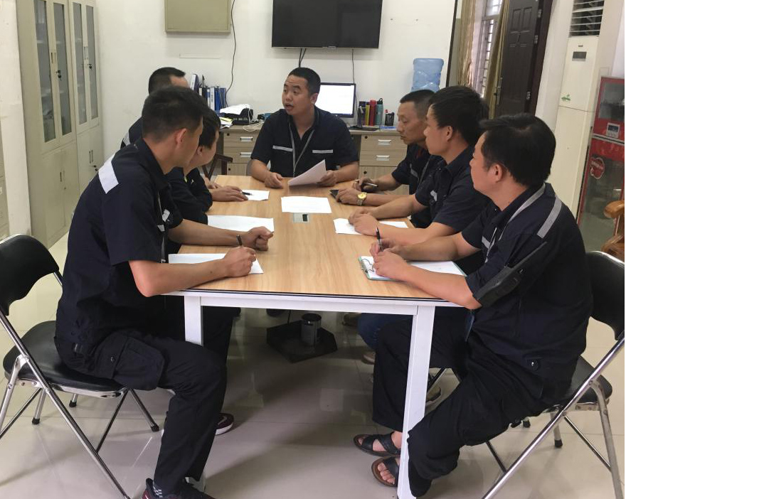 張家界機場開展機務(wù)電源車失火演練 張家界機場開展機務(wù)電源車失火演練