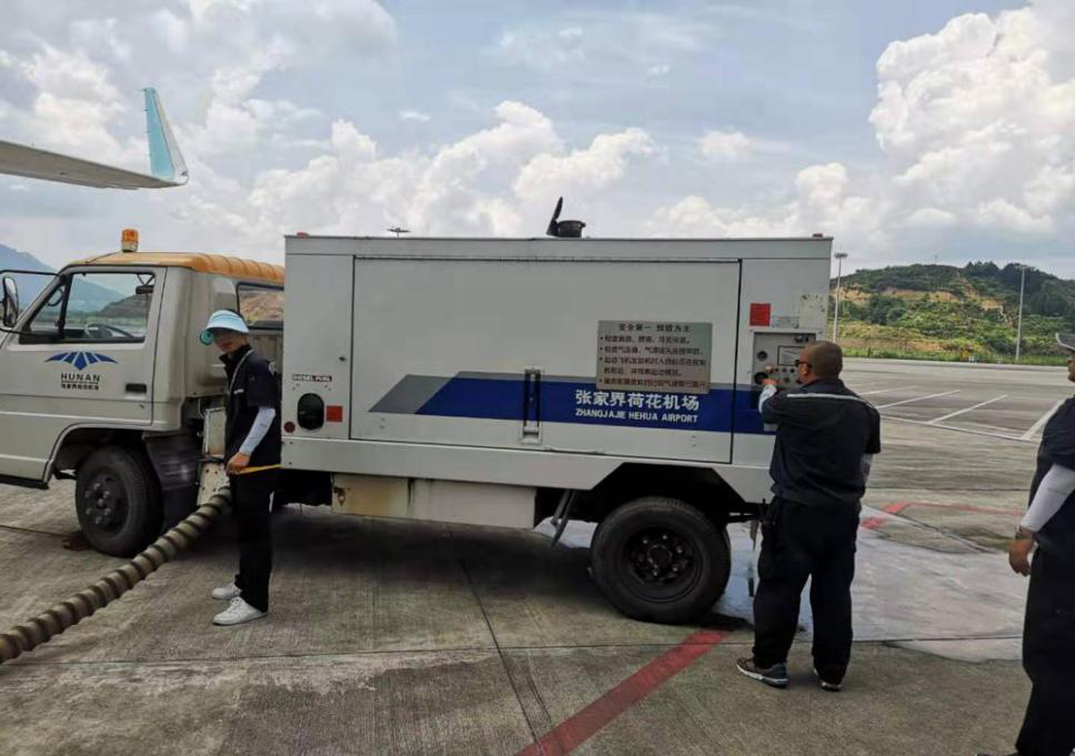 確保旅客順暢出行，機場一線職工高溫堅守！