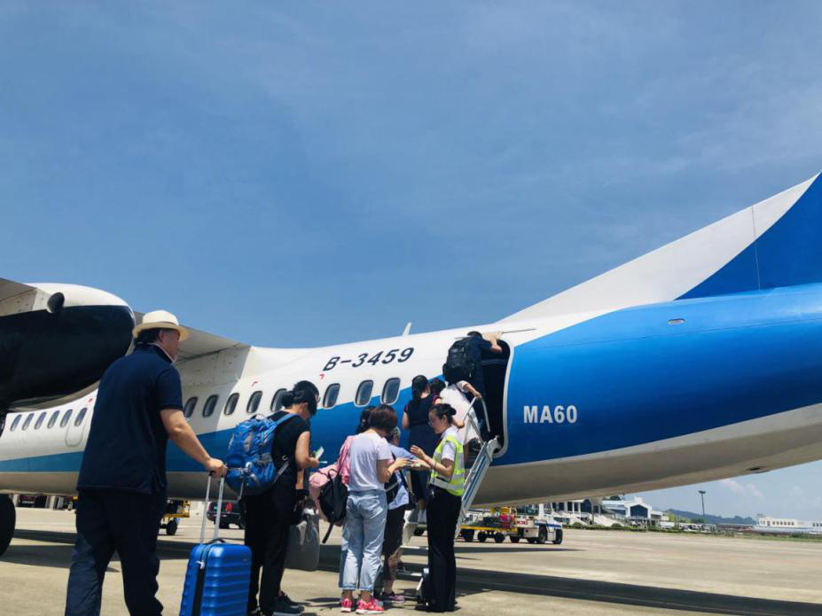 確保旅客順暢出行，機場一線職工高溫堅守！