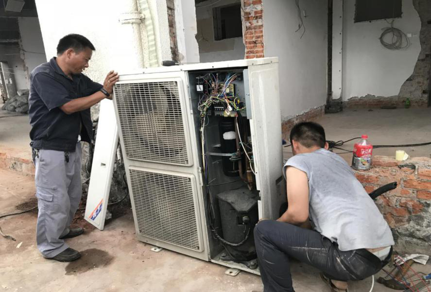 確保旅客順暢出行，機場一線職工高溫堅守！