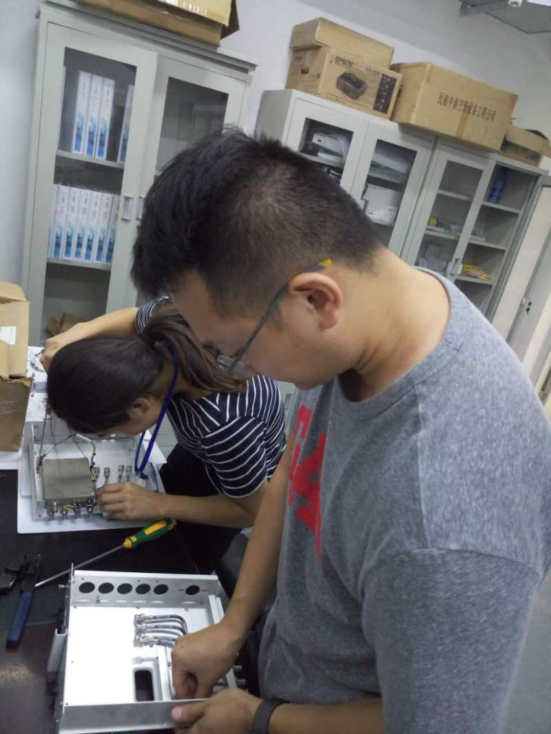 確保旅客順暢出行，機場一線職工高溫堅守！