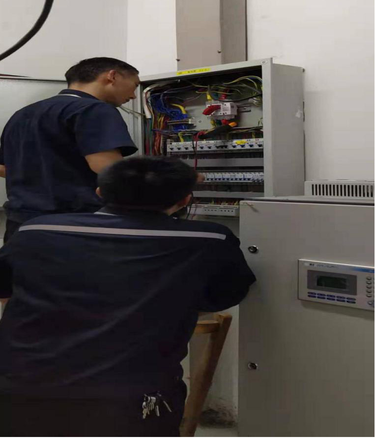 張家界機(jī)場(chǎng)開展安全用電檢查 筑牢用電安全“防火墻” 張家界機(jī)場(chǎng)開展安全用電檢查 筑牢用電安全“防火墻”