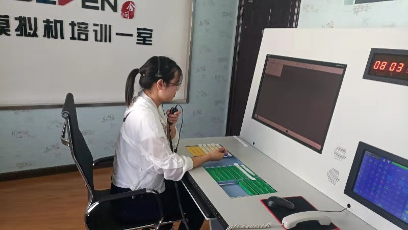 張家界機(jī)場與民航干部管理學(xué)院聯(lián)合開辦管制復(fù)訓(xùn)班 張家界機(jī)場與民航干部管理學(xué)院聯(lián)合開辦管制復(fù)訓(xùn)班