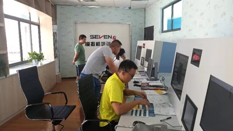 張家界機(jī)場與民航干部管理學(xué)院聯(lián)合開辦管制復(fù)訓(xùn)班 張家界機(jī)場與民航干部管理學(xué)院聯(lián)合開辦管制復(fù)訓(xùn)班